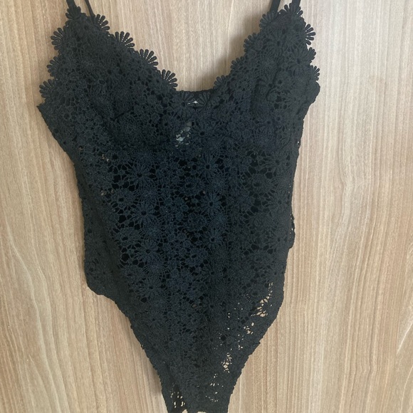 H&M Black Sleek Lace Bodysuit - Picture 3 of 4